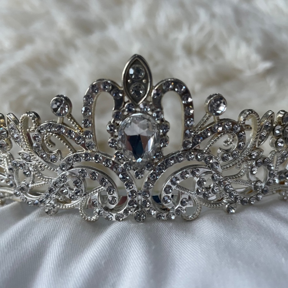 Tiara - Picture 6 of 6